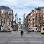 Unique 3 Bedroom Apartment In Vibrant Frederiksberg