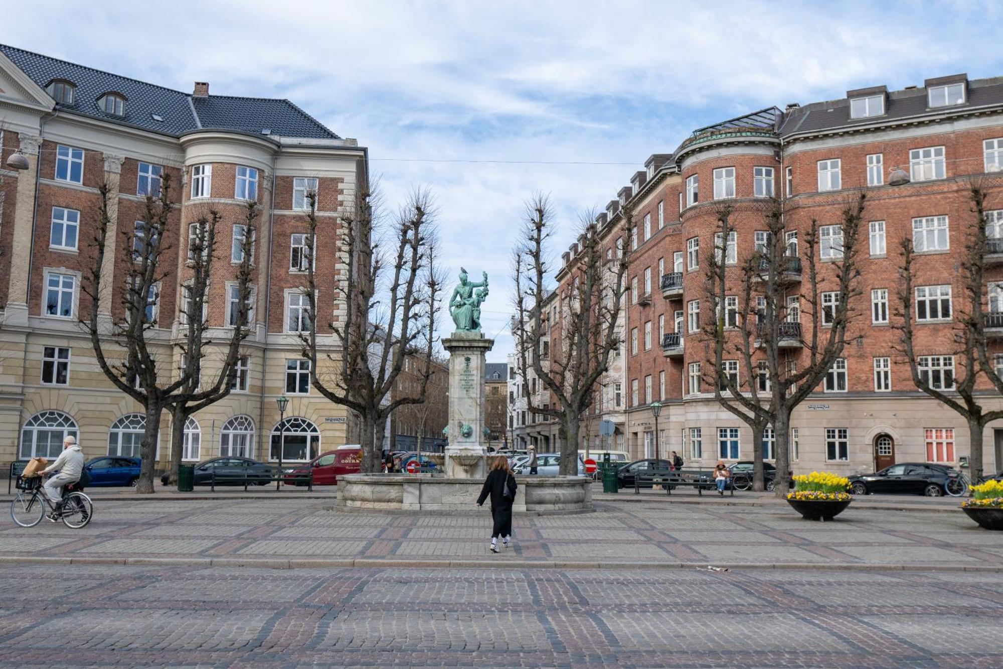 Unique 3 Bedroom In Vibrant Frederiksberg Apartment