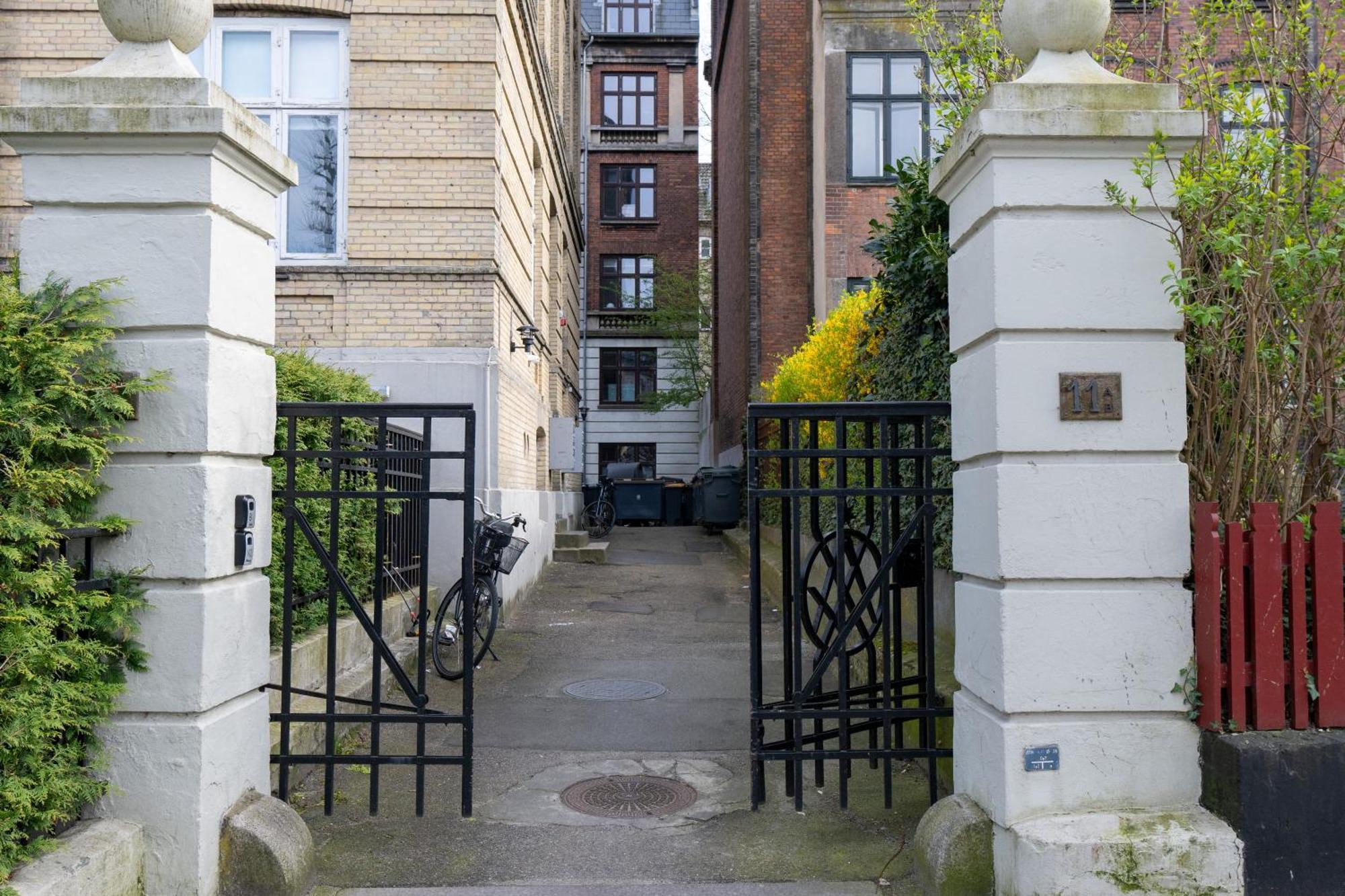 Unique 3 Bedroom In Vibrant Frederiksberg Apartment *