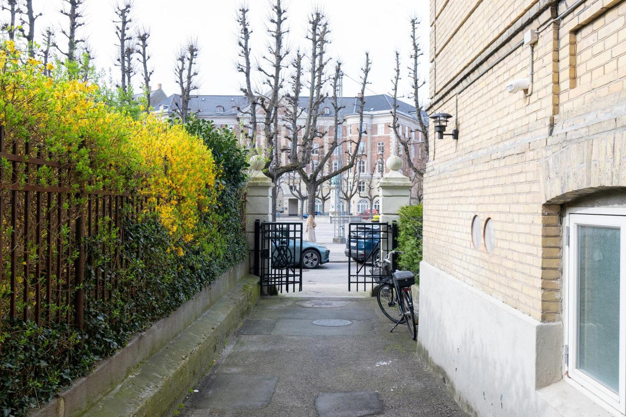 Unique 3 Bedroom In Vibrant Frederiksberg Copenhagen